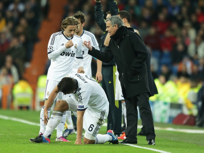 Real Madrid v Galatasaray - UEFA Champions League Quarter Final
MADRID, SPAIN - APRIL 03: Real Madrid coach Jose Mourinho talks to Luka Modric of Real Madrid during the UEFA Champions League Quarter Final first leg match between Real Madrid and Galatasaray at Estadio Santiago Bernabeu on April 3, 2013 in Madrid, Spain. (Photo by Gonzalo Arroyo Moreno/Getty Images)
