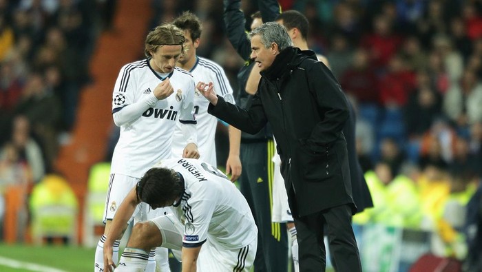 Real Madrid v Galatasaray - UEFA Champions League Quarter Final
MADRID, SPAIN - APRIL 03: Real Madrid coach Jose Mourinho talks to Luka Modric of Real Madrid during the UEFA Champions League Quarter Final first leg match between Real Madrid and Galatasaray at Estadio Santiago Bernabeu on April 3, 2013 in Madrid, Spain. (Photo by Gonzalo Arroyo Moreno/Getty Images)