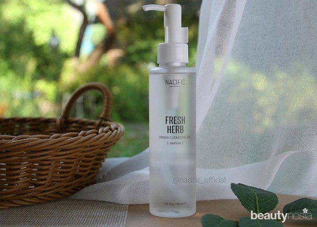 Cleansing oil biasanya dijadikan sebagai first cleanser