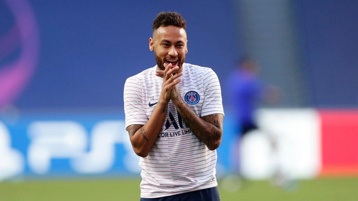 LISBON, PORTUGAL - AUGUST 18: Neymar of Paris Saint-Germain reacts prior to the UEFA Champions League Semi Final match between RB Leipzig and Paris Saint-Germain F.C at Estadio do Sport Lisboa e Benfica on August 18, 2020 in Lisbon, Portugal. (Photo by Manu Fernandez/Pool via Getty Images)