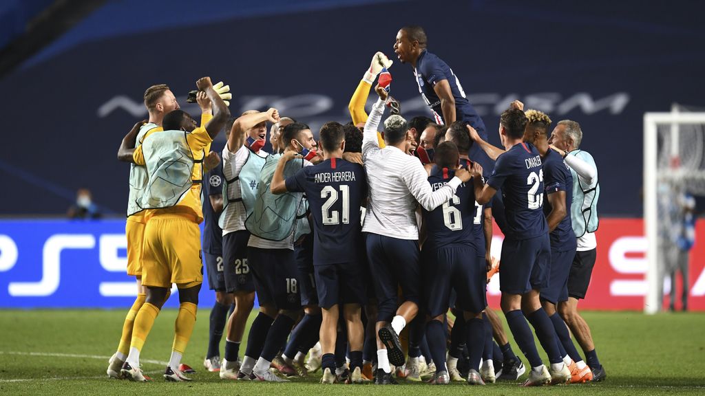 PSG players celebrate at the end of the Champions League semifinal soccer match between RB Leipzig and Paris Saint-Germain at the Luz stadium in Lisbon, Portugal, Tuesday, Aug. 18, 2020. (David Ramos/Pool Photo via AP)