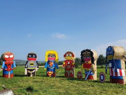Kota Ini Lawan Corona dengan Patung Superhero Raksasa dari Jerami