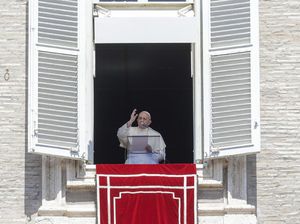 Paus Fransiskus Doakan Kesembuhan Trump dan Seluruh Pasien COVID-19