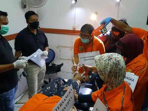 Rekonstruksi Klinik Aborsi di Jakpus, Tersangka Sempat Tawar Biaya Aborsi Rekonstruksi Klinik Aborsi di Jakpus, Tersangka Sempat Tawar Biaya Aborsi