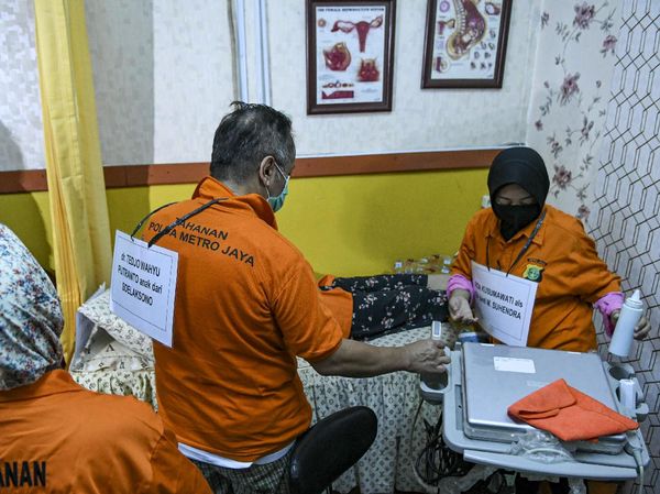 Foto-foto Rekonstruksi Praktik Aborsi Ilegal di Jakpus