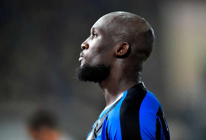 DUESSELDORF, GERMANY - AUGUST 10: Romelu Lukaku of Inter Milan looks on during the UEFA Europa League Quarter Final between FC Internazionale and Bayer 04 Leverkusen at Merkur Spiel-Arena on August 10, 2020 in Duesseldorf, Germany. (Photo by Martin Meissner/Pool via Getty Images)