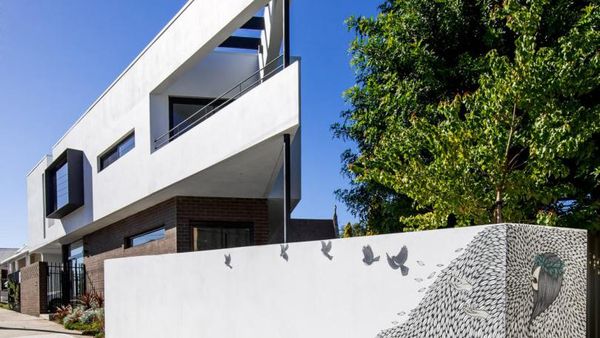 Rumah Segitiga yang Kesannya Sempit, Saat Dilongok Ternyata Bikin Takjub