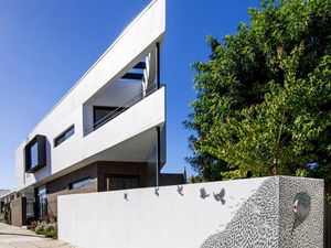 Rumah Segitiga yang Kesannya Sempit, Saat Dilongok Ternyata Bikin Takjub Rumah Segitiga yang Kesannya Sempit, Saat Dilongok Ternyata Bikin Takjub