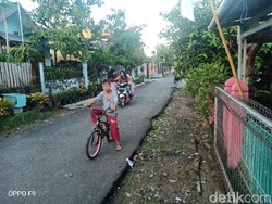 Takut Gempa Susulan, Warga di Bengkulu Bertahan di Luar Rumah
