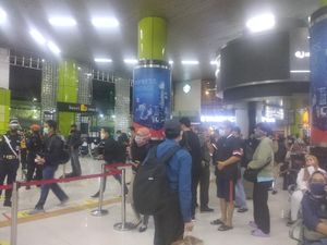 Calon Penumpang di Stasiun Gambir: Saya Nggak Nyangka Seramai Ini