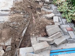 Trotoar Ibu Kota Berantakan, Pejalan Kaki Lempar Keluhan