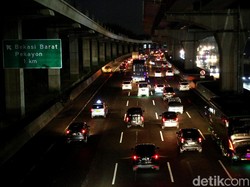 Malam Ini Arus Lalin di Tol Cikampek Mulai Padat