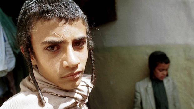 A Jewish Yemeni boy is pictured 28 January 2001 outside his home in Raydah, some 70 kms north of Sanaa. With the main exodus of Yemeni Jews taking place in 1949 following the creation of the state of Israel a year before, the number of Jews in Yemen has gone down from tens of thousands in the first half of the century to about 300 only. Raydah is currently home for eight Jewish families only. (Film) AFP PHOTO/Khaled FAZAA (Photo by AFP)