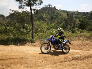 Motor Trail WR155R Ketinggian buat Orang Indonesia, Begini Ngakalinnya Motor Trail WR155R Ketinggian buat Orang Indonesia, Begini Ngakalinnya