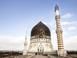 Kerap Disangka Masjid, Bangunan Megah Ini Ternyata Pabrik Rokok