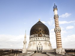Kerap Disangka Masjid, Bangunan Megah Ini Ternyata Pabrik Rokok
