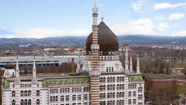 Potret Eks Pabrik Rokok yang Mirip Masjid