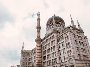 Bekas Pabrik Rokok Ini Kerap Disangka Masjid oleh Turis