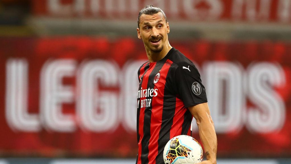 Zlatan Ibrahimovic mengganti nomor punggungnya di AC Milan dari 21 ke 11 (Foto: Getty Images/Marco Luzzani)