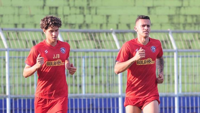 Arema FC Hugo Guilherme Corre Grillo dan Pedro Henrique Bartoli berlatih di Arema FC.