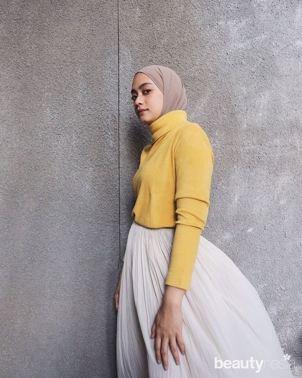 Inspirasi gaya hijab Ayudia Bing Slamet