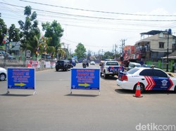Akses Menuju Puncak Buka-Tutup, Kendaraan Dialihkan ke Jonggol-Sukabumi