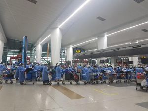 KBRI New Delhi Pulangkan 135 WNI Tertahan Lockdown di India KBRI New Delhi Pulangkan 135 WNI Tertahan Lockdown di India