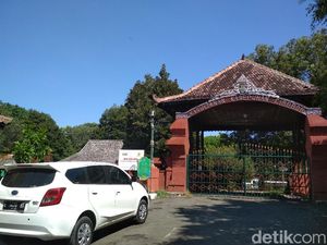 Libur Panjang, Keraton Kasepuhan Cirebon Diserbu Wisatawan