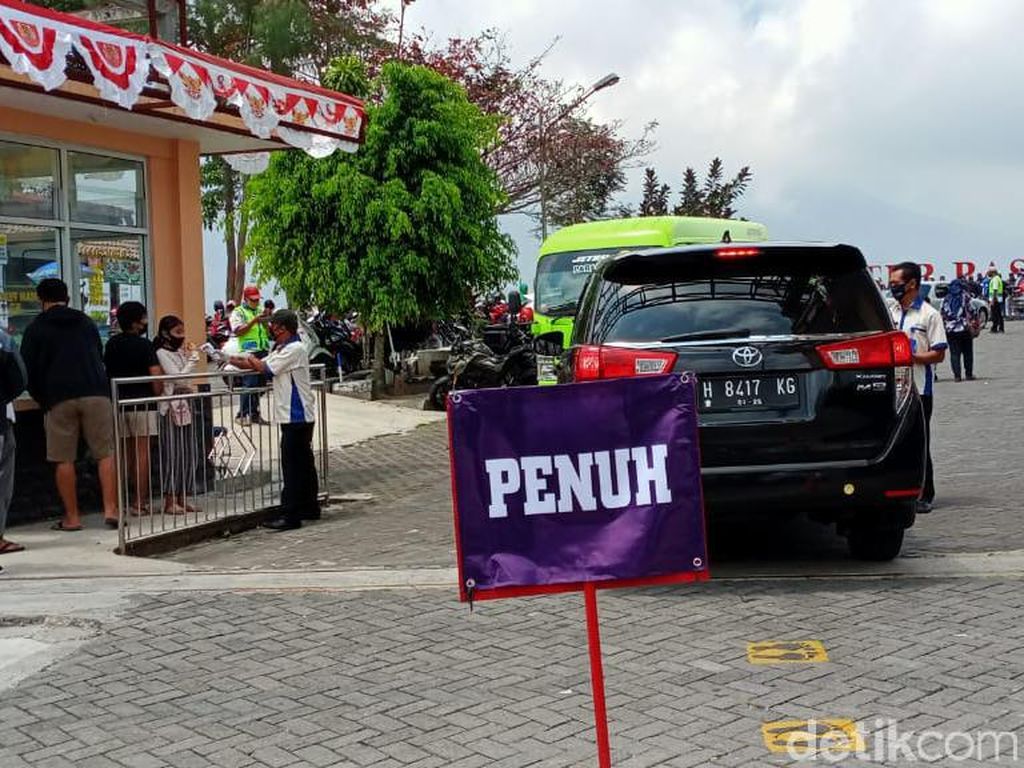 Libur Tahun Baru Hijriah, Ketep Pass Magelang Disesaki Ribuan Orang Libur Tahun Baru Hijriah, Ketep Pass Magelang Disesaki Ribuan Orang