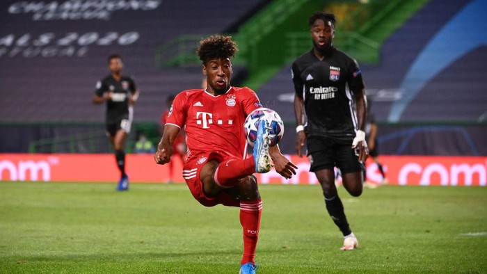 LISBON, PORTUGAL - AUGUST 19: Kingsley Coman of Bayern Munich kicks the ball during the UEFA Champions League Semi Final match between Olympique Lyonnais and Bayern Munich at Estadio Jose Alvalade on August 19, 2020 in Lisbon, Portugal. (Photo by Franck Fife/Pool via Getty Images)