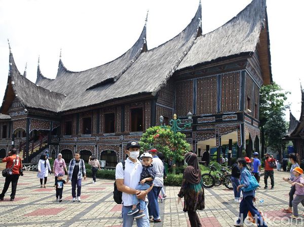 Libur Tahun Baru Islam, TMII Ramai Diserbu Warga