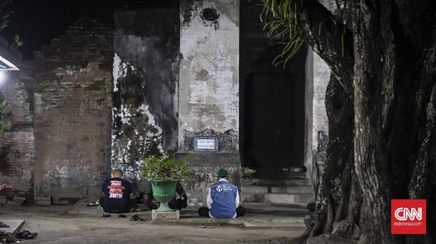 Malam Suronan di Kotagede Tanpa Tirakatan dan Bubur Suasana lengang di Kompleks Kotagede Yogyakarta saat malam suro, Rabu (19/8)