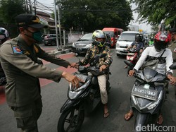 Hindari Razia Masker, Emak-emak Pemotor Asal Selonong