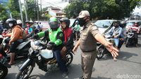 Meski Hari Libur, Satpol PP Razia Pengendara Tak Bermasker