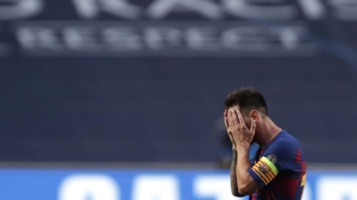 Barcelonas Argentinian forward Lionel Messi reacts after Bayern Munichs third goal during the UEFA Champions League quarter-final football match between Barcelona and Bayern Munich at the Luz stadium in Lisbon on August 14, 2020. (Photo by Manu Fernandez / POOL / AFP)