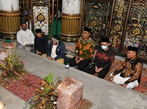 1 Muharam, Wakil Ketua MPR Cari Barokah ke Makam Para Ulama Madura