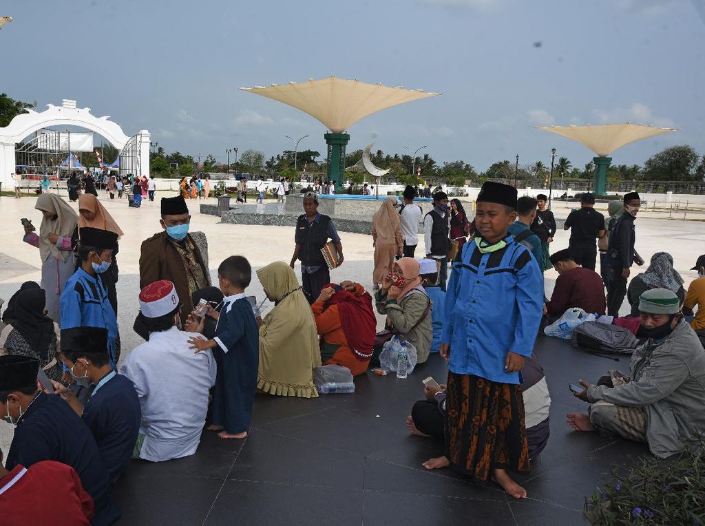 Objek Wisata di Banten-Bali Ramai Wisatawan Saat Libur Panjang