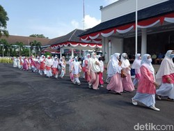 Rayakan 1 Muharam, Warga Pawai Taaruf ke Pendopo Ciamis