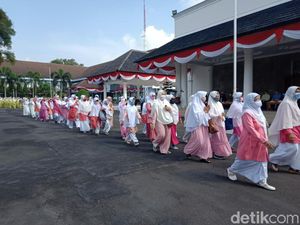 Rayakan 1 Muharam, Warga Pawai Taaruf ke Pendopo Ciamis Rayakan 1 Muharam, Warga Pawai Taaruf ke Pendopo Ciamis
