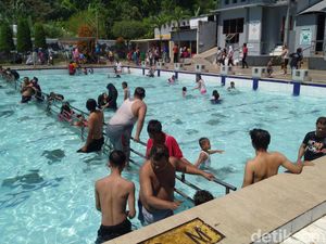 Wisata Air di Mojokerto Buka, Gugus Jatim Ingatkan Risiko Penularan COVID-19 Wisata Air di Mojokerto Buka, Gugus Jatim Ingatkan Risiko Penularan COVID-19