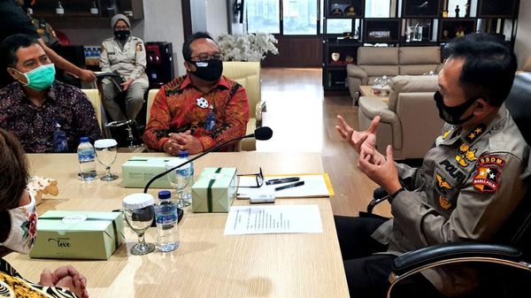 Perkuat Jasa Layanan di Perbankan