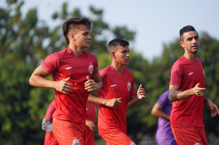 Dua pemain calon naturalisasi Thiago Apolina Pereira dan Maike Henrique Irine De Lima merapat ke Persija Jakata.