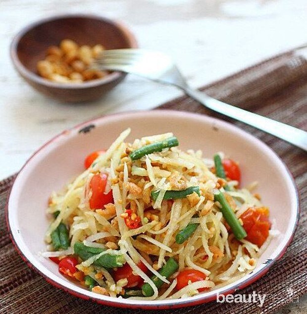 Som Tum/pinterest.com/pinchofyum/ Pepaya salad untuk diet sehat
