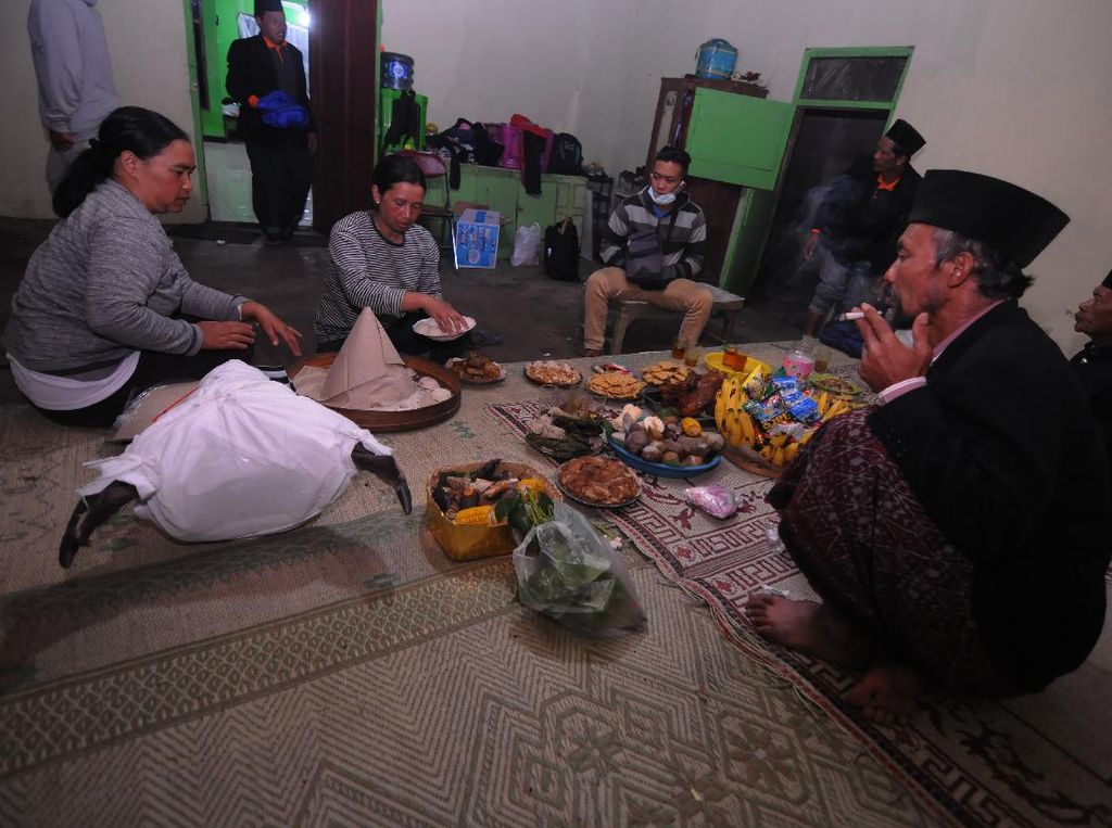 Apa yang Biasa Dilakukan Orang Jawa di Malam Satu Suro?