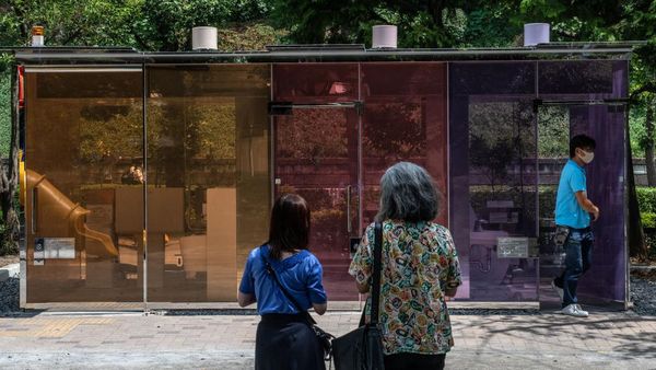Unik! Ada Toilet Tembus Pandang Lho di Jepang, Berani Coba?