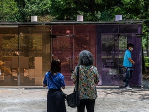 Unik! Ada Toilet Tembus Pandang Lho di Jepang, Berani Coba?