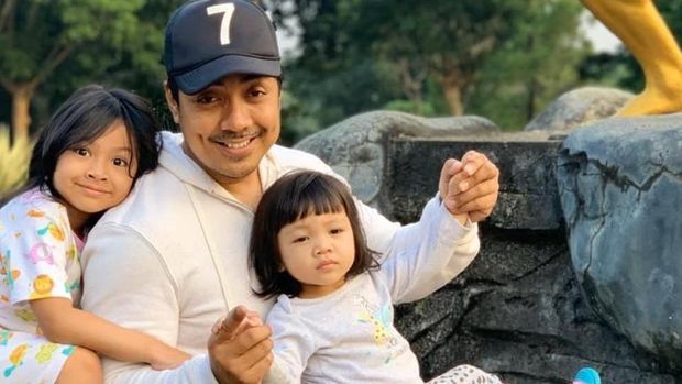 Ustaz Riza dan Indri Giana