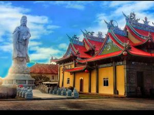 Suasana Imlek di Vihara Satya Dharma Teluk Benoa
