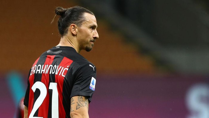 MILAN, ITALY - AUGUST 01:  Zlatan Ibrahimovic of AC Milan looks on during the Serie A match between AC Milan and Cagliari Calcio at Stadio Giuseppe Meazza on August 01, 2020 in Milan, Italy.  (Photo by Marco Luzzani/Getty Images)