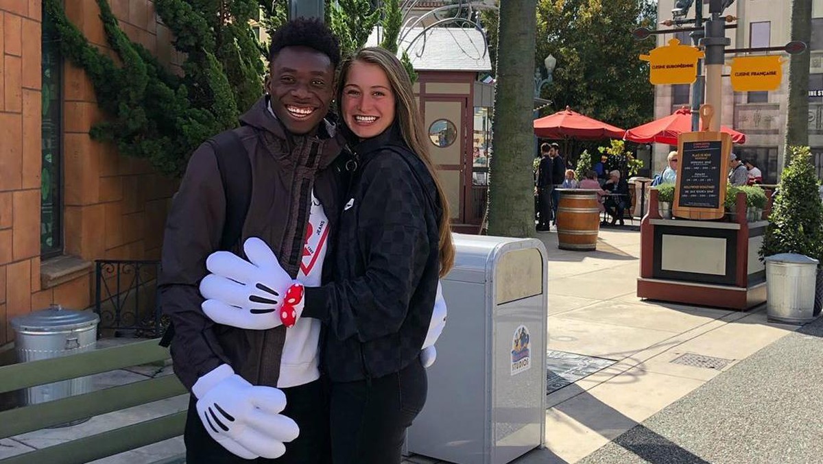 Pasangan kekasih, Alphonso Davies dan Jordyn Huitema, berpeluang kompakan menjuarai Liga Champions musim ini. (Foto: Instagram @jordynhuitema)